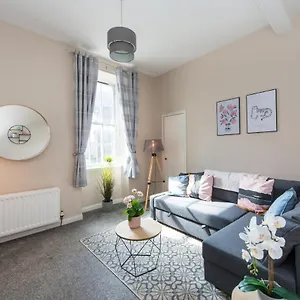 Downtown And 1 Bed In Edinburgh