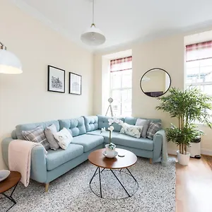 Bright And Modern 2 Bed Edinburgh
